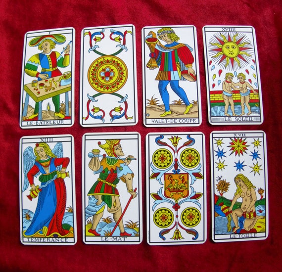 Alejandro Jodorowsky - 𝐄𝐒𝐂𝐔𝐄𝐋𝐀 𝐆𝐑𝐀𝐓𝐔𝐈𝐓𝐀 𝐃𝐄 𝐓𝐀𝐑𝐎𝐓  𝐈𝐍𝐈𝐂𝐈𝐀𝐓𝐈𝐂𝐎 BASES DEL TAROT DE MARSELLA (III) El Tarot de Marsella  fue lanzado al mundo antes del año 1.4
