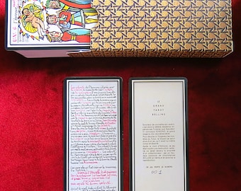 Peut inclure: Une carte de tarot avec une bordure noire et un fond blanc. La carte présente une illustration en noir et blanc d'un homme tenant une épée. Le texte sur la carte indique "Le Grand Tarot Bellin".