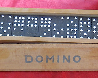 Dominó blanco y negro de mediados de siglo: caja de madera original de los años 60
