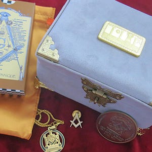Le tarot maçonnique + boîte grise faite main | Cadeaux maçon | boîte de maçon | Franc-maçon | Boussole et équerre | Pendentif maçonnique | Croisés templiers