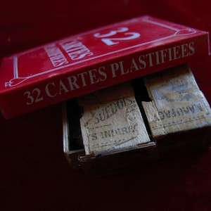 32 cartes à jouer françaises des années 90- NOUVEAU