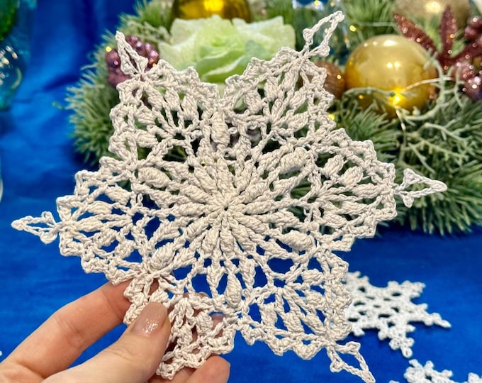 Snowflakes Handcrafted Excellence: Set of 7 Crocheted white Made from Premium Cotton Yarn