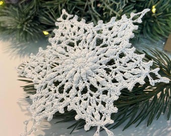 Snowflakes white Handmade: set of 7 snowflakes crocheted from high quality cotton yarn