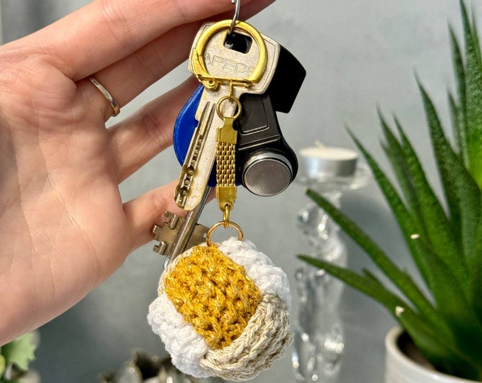Keychain shiny snowball Knit Handmade - Stylish Accessory for Keys and Bags