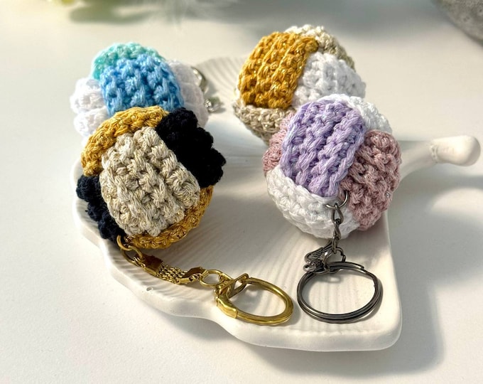 Keychain shiny snowball Knit Handmade - Stylish Accessory for Keys and Bags
