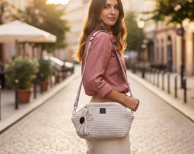 Handmade Crochet Crossbody Bag, Knitted Yarn, Colorful Strap