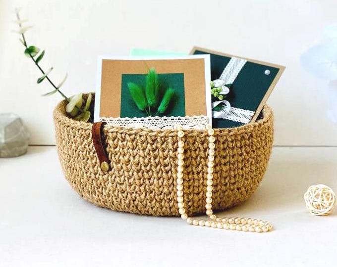 Handmade Jute Crochet Basket | Chic Brown Storage Basket with Wooden Base | Perfect for Kitchen, Dining Room & Gift Ideas