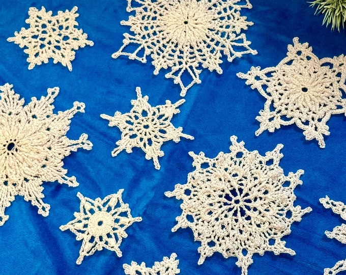 Exquisite Craftsmanship: Set of 11 Crocheted Snowflakes Handcrafted from Premium Cotton Yarn