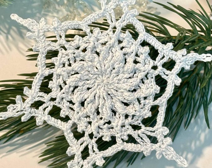Snowflakes white Handmade: snowflakes crocheted from high quality cotton yarn