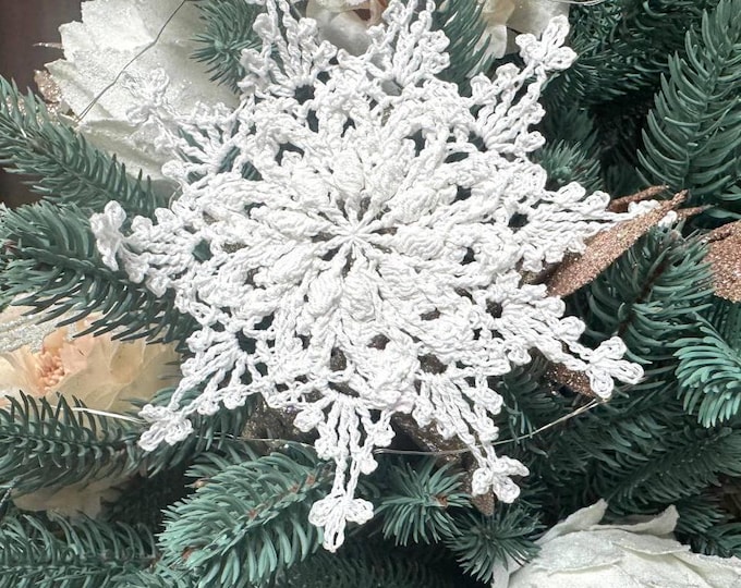 Snowflakes white Handmade: set of 5 snowflakes crocheted from high quality cotton yarn