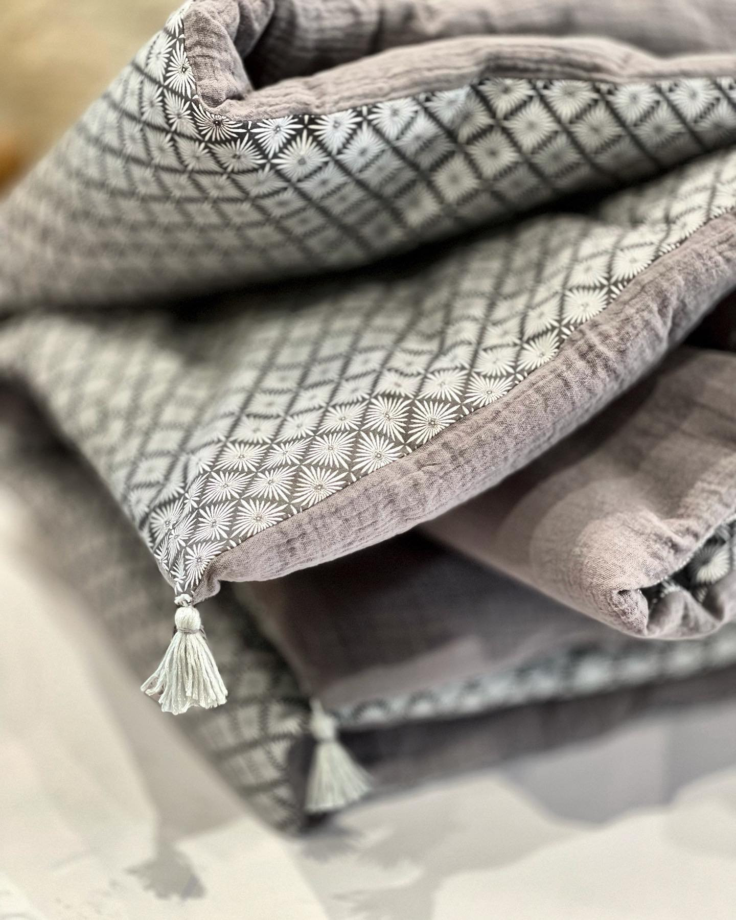 Edredon - Bout de Lit, ou Boutis Réversible | Gaze Coton et Cretonne. Taille Votre Choix Tissu A Déf