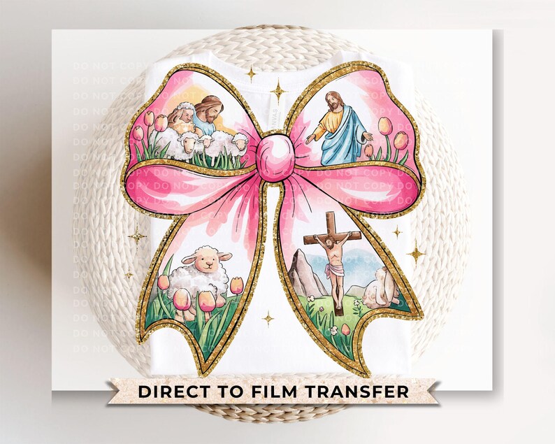 K&ouml;nnte beinhalten: Eine rosafarbene Schleife mit goldenen Glitzerbesatz und wei&szlig;em Hintergrund. Die Schleife enth&auml;lt vier Bilder: einen Hirten mit Schafen, ein Lamm, Jesus am Kreuz und Jesus mit einer Dornenkrone.