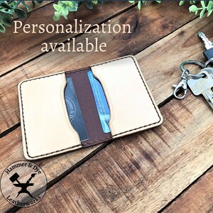 Porte-cartes à deux volets en cuir personnalisé, design bicolore compact avec 2 emplacements pour cartes, étui pour cartes de crédit pour homme fait main.