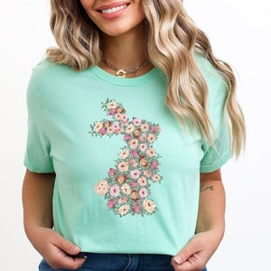 Floral Easter Bunny Shirt, Bunny Rabbit T-Shirt, Easter Carrot Tee, Easter Gifts for Her, Spring Floral Shirt, Spring Easter Women T-Shirts