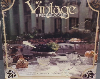 2511 Anchor Hocking Vintage Serva-Snack Harvest Grape 8 pc Set of 4 Snack Trays 11" x 6.5" and 4 Matching Cups - Great Cond. w/ Orig. Box