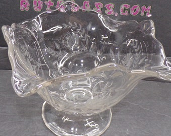2301 Footed Decorative 10" Centerpiece Serving Bowl Vintage Glass