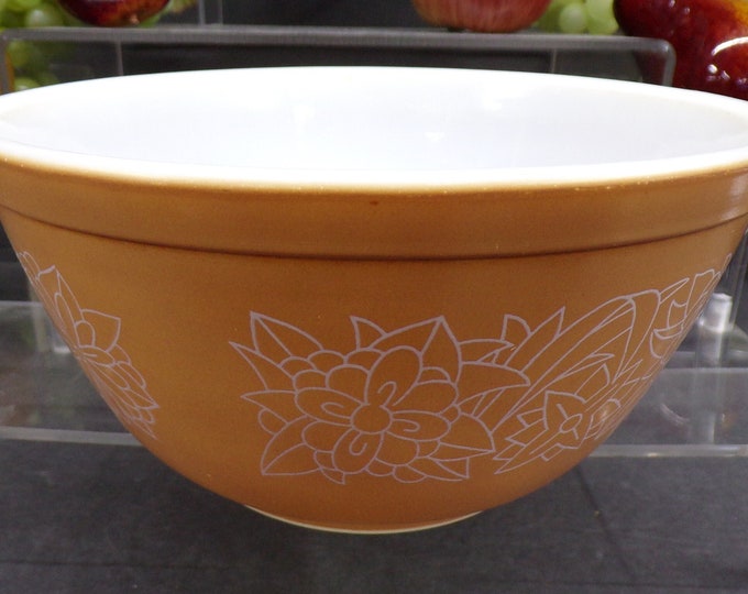 2304 Pyrex Woodland 402 Vintage Mixing / Serving Bowl Light Brown White Floral 1.5 Qt. - Good Condition