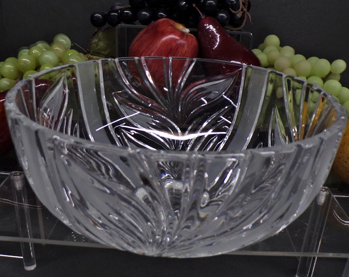2301 Embossed Frosted Leaves Vintage 8.5" Wide x 4.25" Tall 24% Lead Crystal Bowl - Good Condition No Chips or Cracks