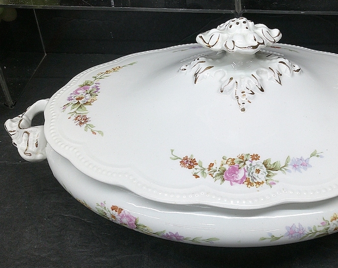 2403 Johnson Bros Pastel Floral 10" x 7.5" Oval Covered Vegetable Bowl - Gold Trim - Great Condition No Chips or Cracks