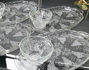 2412 Anchor Hocking Sparkling Crystal Vintage Serva-Snack Harvest Grape 8 pc Set (4) 11" x 6.5" Plates & (4) Cups - Great Condition