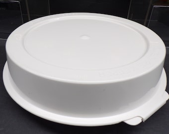 2602 Pyrex Pie Keeper Holder Carrier Vintage Plastic Clam Shell Holds 9" Pie Off White- Great Condition