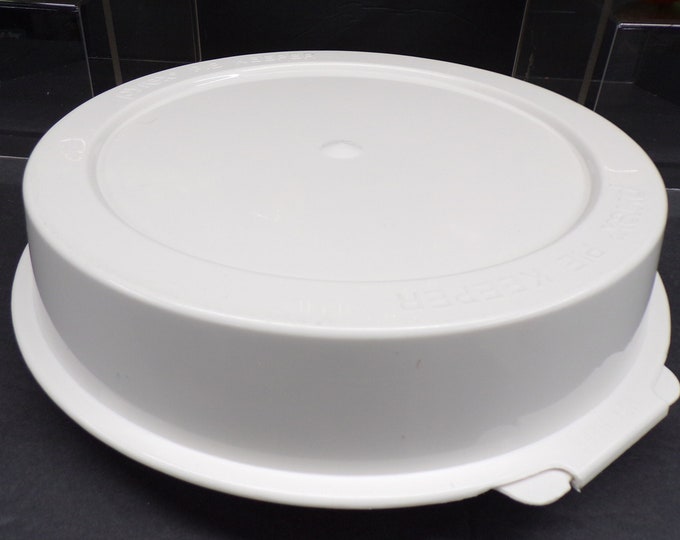 2602 Pyrex Pie Keeper Holder Carrier Vintage Plastic Clam Shell Holds 9" Pie Off White- Great Condition