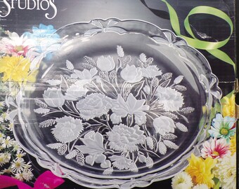 2310 Crystal Clear Studios #312/229 Bouquet 14” Frosted Floral Platter 1992 Vintage