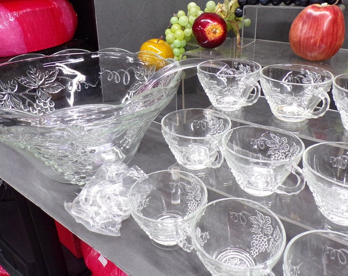 2412 Anchor Hocking "Vintage" 26 pc Harvest Grape Punch Bowl Set - 6 qt Bowl, Ladle, 12 Cups & 12 Hooks - Great Condition
