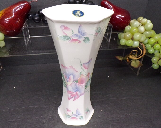 2309 John Aynsley England Little Sweetheart Bone China Porcelain 8.75" Vase Vintage 1980's Pastel Floral Pattern - Great Condition