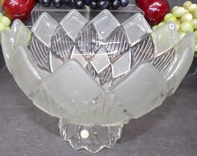 2310 Crystal Clear Industries Romania Clear / Frosted Diamond Pattern Vintage 7" Tall x 8.5" Wide Footed Fruit Bowl - Great Condition