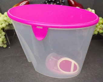 2310 Tupperware FIFO First In First Out Cereal Storage Container 21 Cups Pink Lid - Great Condition