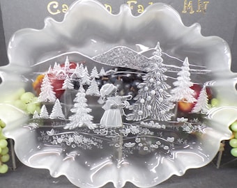 2501 Mikasa Holiday Classics Christmas Story Holiday Landscape 17" Oval Canapé Platter With Frosted Rim - Excellent Condition