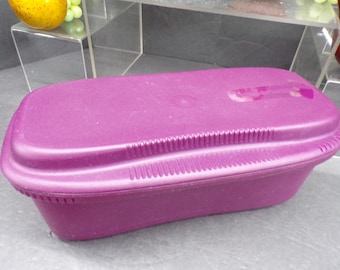 2304 Tupperware Microwave 8 Cup Pasta Spaghetti Maker Cook Toss Strain Purple 6775A-2 - Great Condition