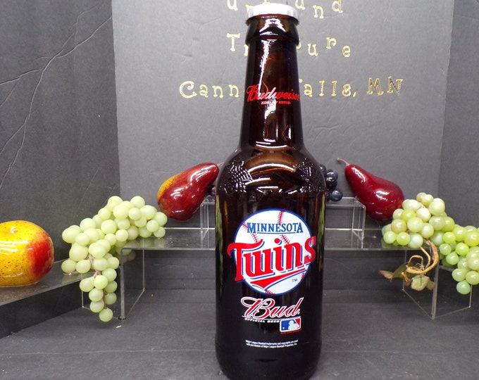 2309 Budweiser 14.75" Brown Glass Bottle 64oz King Pitcher / Bottle / Bank Minnesota Twins - Great Condition