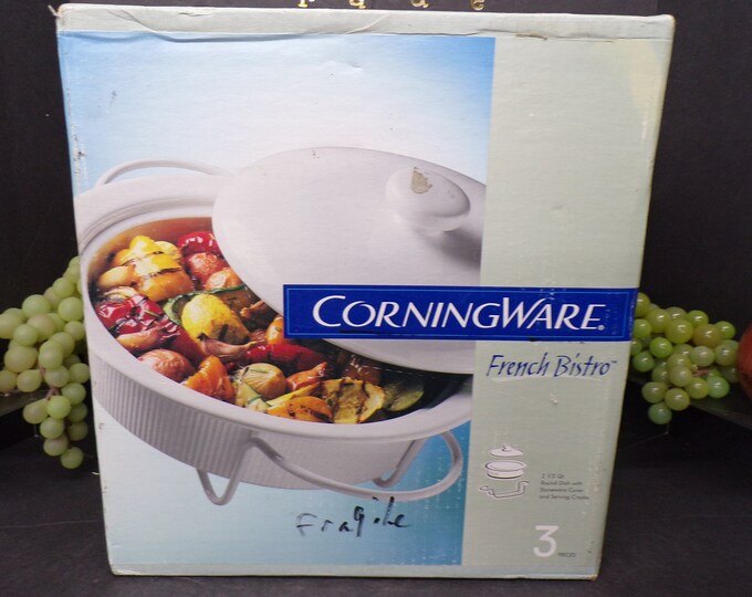 2309 Corning Ware French Bistro 2.5 qt. Round Casserole Dish w/ Cover and Serving Cradle- Vintage New in Box