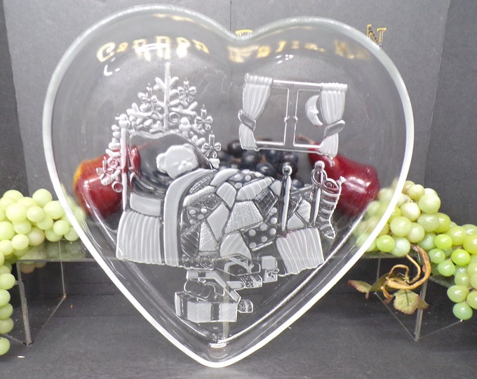 2309 Mikasa Glass 12" Christmas Dream Teddy Heart Shaped Serving Platter - Frosted Teddy Bed Tree Toys - Great Condition