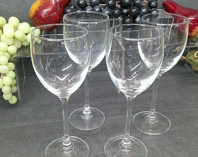 2401 Arcoroc Luminarc 7.75" Clear Crystal Wine Glasses Set of 4 - Made in France - Good Condition No Chips or Cracks
