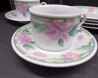 2303 Pagoda China Pink Floral Pattern Set of 12 - 4 Cups, 4 Saucers, 4 Desert Plates