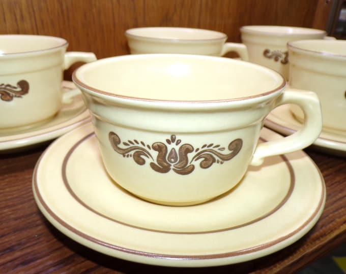 2506 Pfaltzgraff Village Folk Art Stoneware Pottery 10 pc Set- (5) 8 oz Cups & (5) 6.5" Saucers Brown on Beige w/ Brown Rim- Great Condition