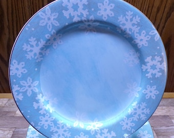 2510 Casa Moda Evergreen Ernie Blue Snowflake 10.75" Dinner Plates Set of 4 - Great Condition