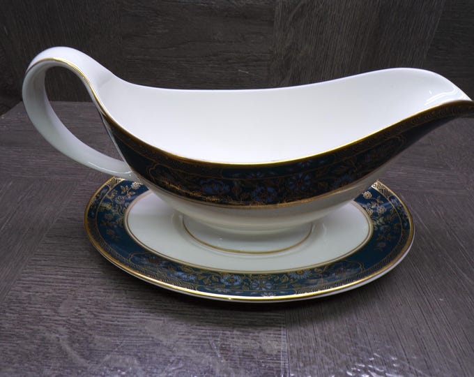 2602 Royal Doulton Carlyle Vintage English Fine Bone China 2 pc Gravy Boat & Under Plate Made in England - Great Condition