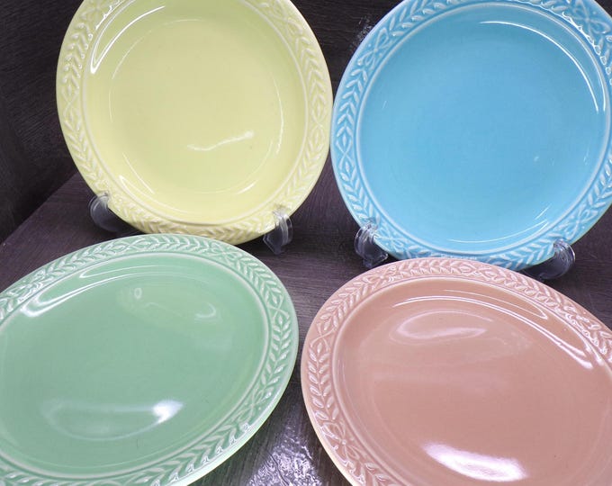 2602 Universal Cambridge Laurella Mixed Colors Vintage Stoneware 7.5" Snack Plates Set of 4 - Great Condition