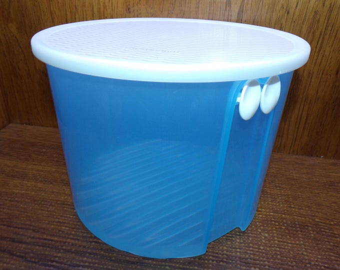 2507 Tupperware FridgeSmart Blue 20 Cup Container 7"T x 9"W Lettuce Crisper Keeper Salad Container w/ 2 Vents - Good Condition
