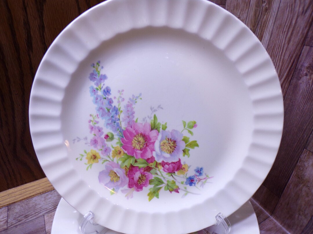 2511 Edwin Knowles China Co. 38-10 Spring Bouquet 9.25