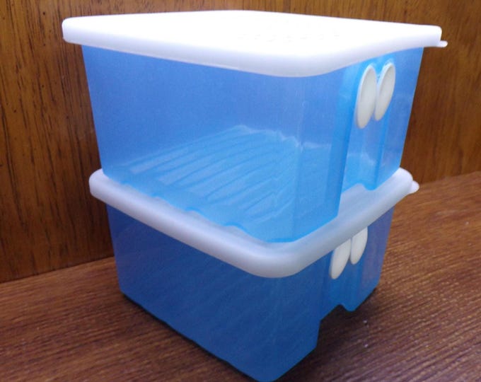 2506 Tupperware Fridgesmart Blue 6" x 6" x 3.5" Tall Container w / Lid Set of 2 - Great Condition