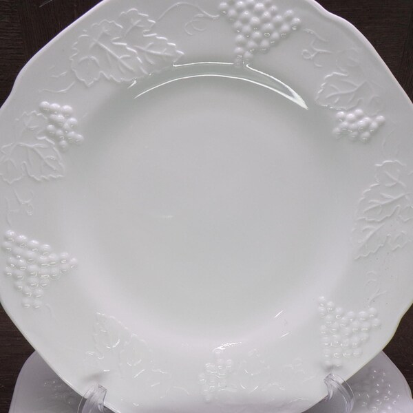 2602 Indiana Glass Co. Vintage Milk Glass Harvest Grape 9.75" Dinner Plates Set of 4 - Great Condition