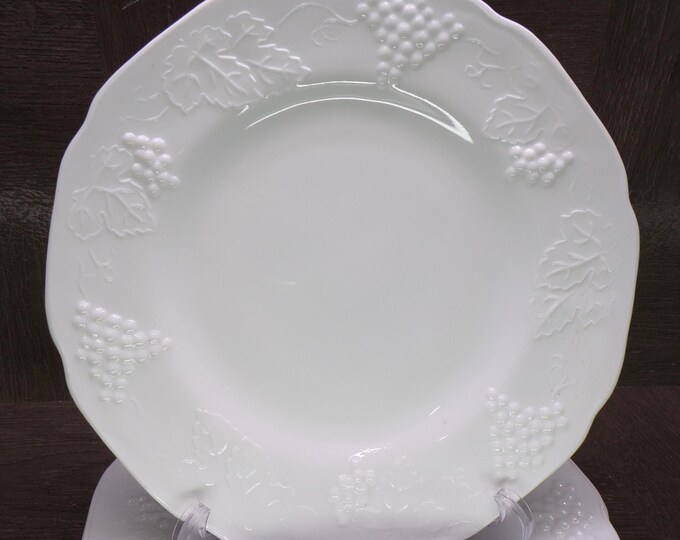 2602 Indiana Glass Co. Vintage Milk Glass Harvest Grape 9.75" Dinner Plates Set of 4 - Great Condition
