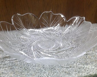 2408 Cristal D'Arques-Durand Chinon 24% Lead Crystal 13" Flower Shape Centerpiece / Serving Bowl