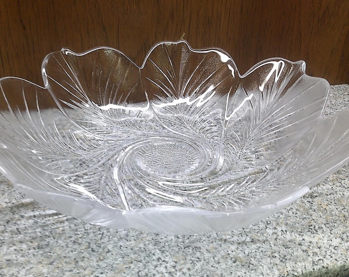 2408 Cristal D'Arques-Durand Chinon 24% Lead Crystal 13" Flower Shape Centerpiece / Serving Bowl Made in France - Excellent Condition