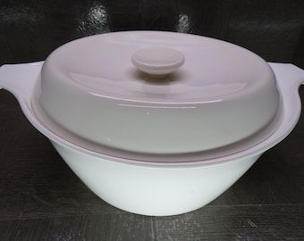 2602 Centura by Corning 2 qt. Covered Sauce Pan / Casserole Dish - Great Condition